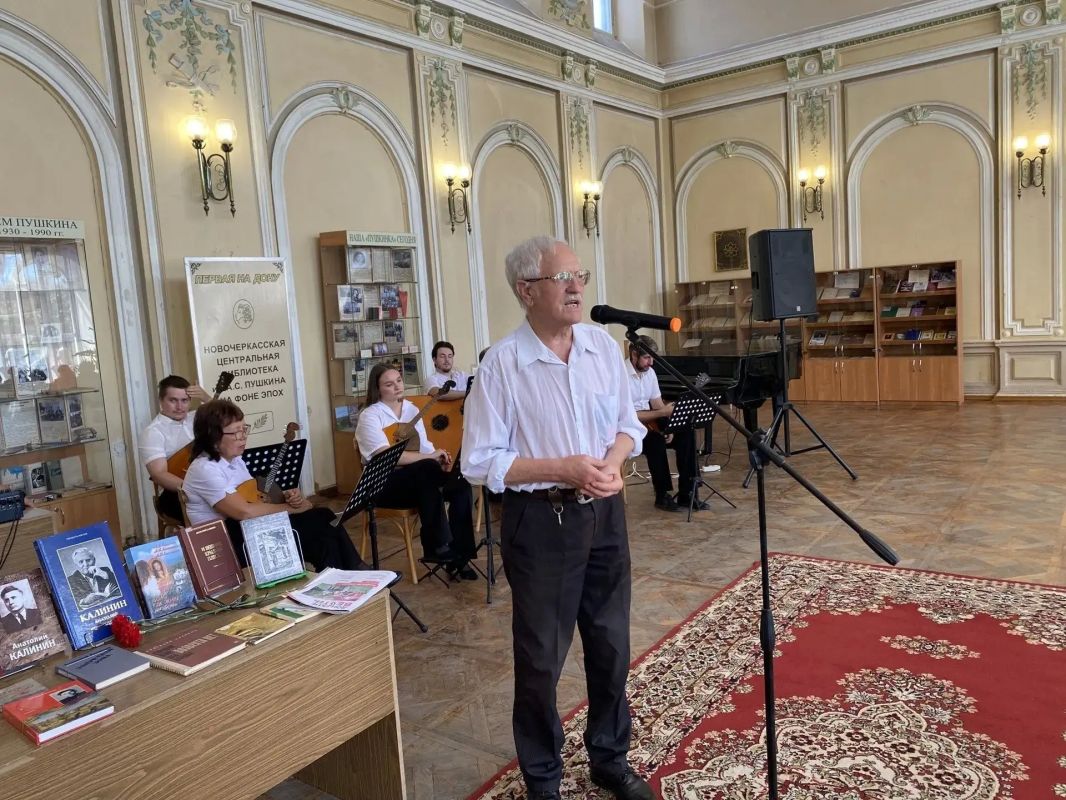 Сегодня в Большом зале Центральной городской библиотеки имени А. С. Пушкина прошёл литературный вечер, посвящённый памяти выдающегося писателя и Почётного гражданина Новочеркасска Анатолия Калинина Сегодня в Большом зале Центральной городской библиотеки имени А. С. Пушкина прошёл литературный вечер, посвящённый памяти выдающегося писателя и Почётного гражданина Новочеркасска Анатолия Калинина