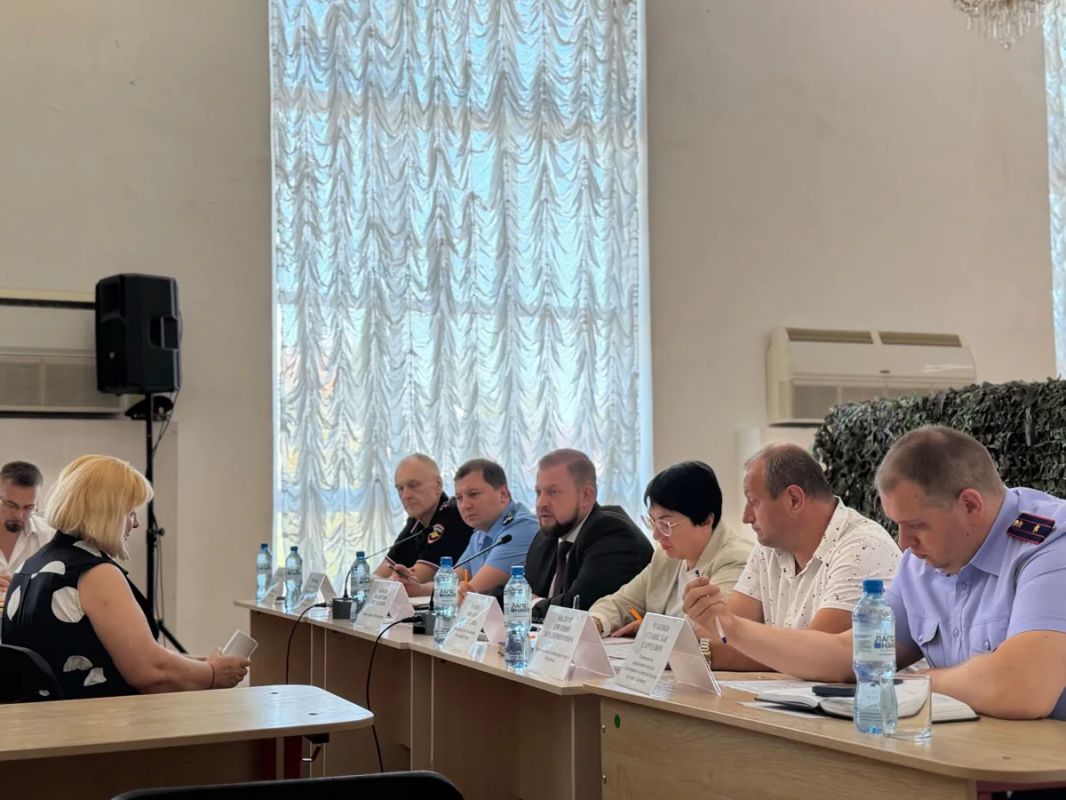 Сегодня вместе с прокурором города Батайска Константином Юрченко и председателем Батайской городской Думы Оксаной Тумко провели совместный приём жителей Сегодня вместе с прокурором города Батайска Константином Юрченко и председателем Батайской городской Думы Оксаной Тумко провели совместный приём жителей