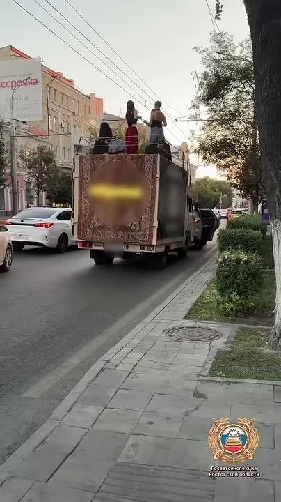 Крыша автомобиля — не место для пассажиров