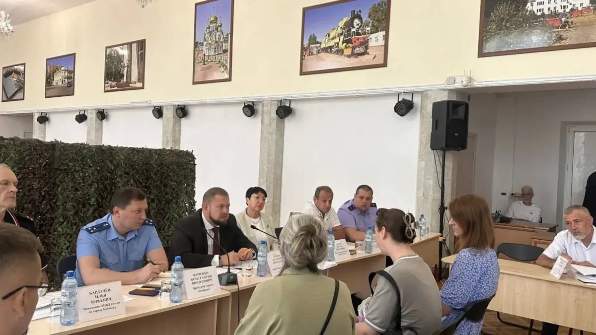 Сегодня вместе с прокурором города Батайска Константином Юрченко и председателем Батайской городской Думы Оксаной Тумко провели совместный приём жителей Сегодня вместе с прокурором города Батайска Константином Юрченко и председателем Батайской городской Думы Оксаной Тумко провели совместный приём жителей