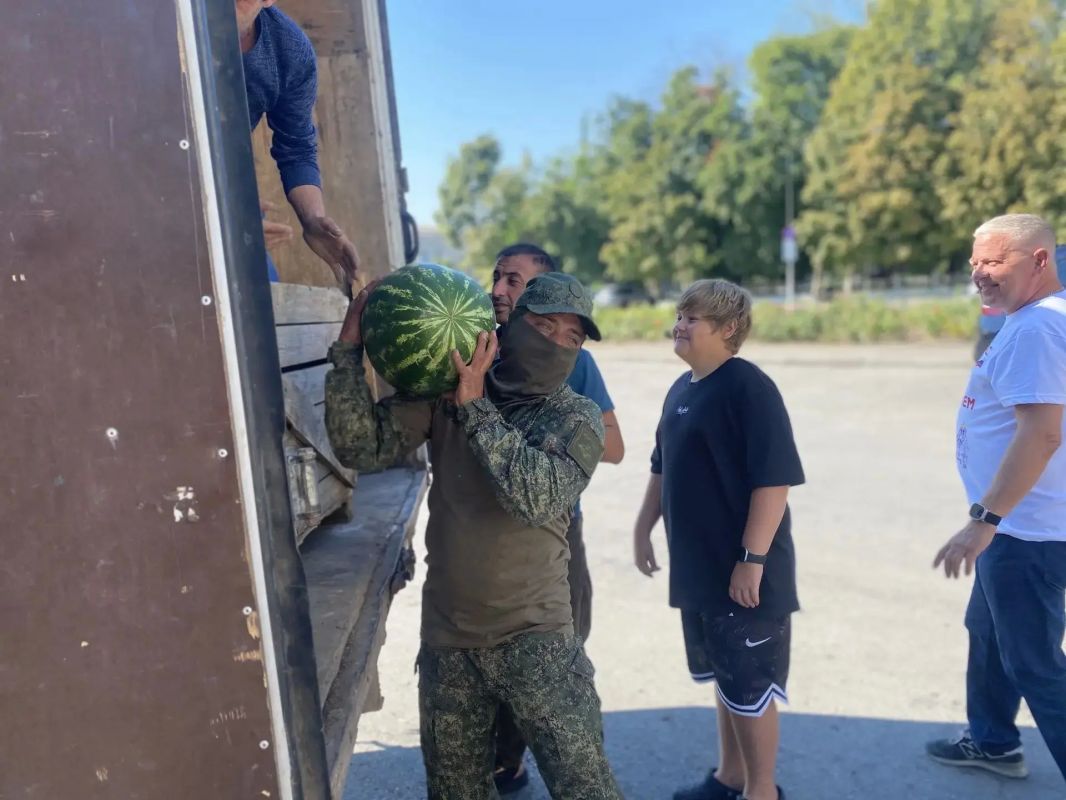 21 августа группа «Новочеркасск своих не бросаем» передала очередную партию помощи бойцам 8-й армии, 228 го батальона 21 августа группа «Новочеркасск своих не бросаем» передала очередную партию помощи бойцам 8-й армии, 228 го батальона