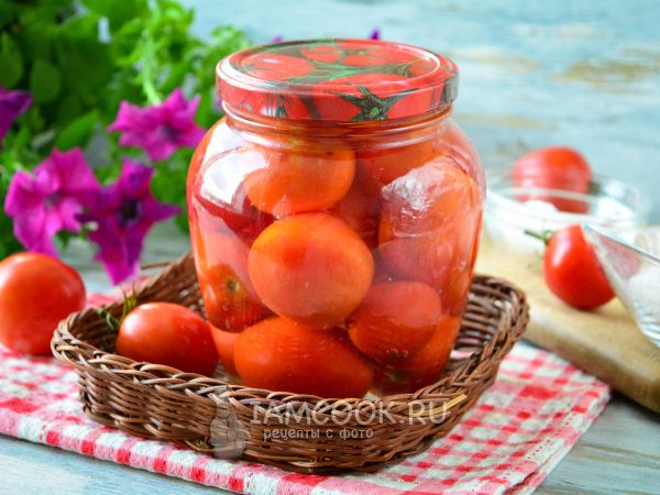 Простые и вкусные помидоры на зиму без лишних специй