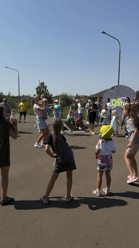 В Батайске прошёл благотворительный праздник «ДВОРЫ» В Батайске прошёл благотворительный праздник «ДВОРЫ»