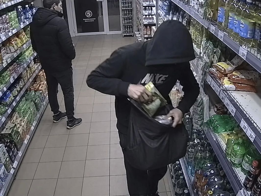 18-летний ростовчанин привлек ребенка к краже, устроил серию налетов на магазины и попал под уголовку