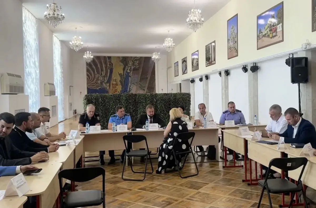 Сегодня вместе с прокурором города Батайска Константином Юрченко и председателем Батайской городской Думы Оксаной Тумко провели совместный приём жителей Сегодня вместе с прокурором города Батайска Константином Юрченко и председателем Батайской городской Думы Оксаной Тумко провели совместный приём жителей
