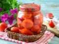 Простые и вкусные помидоры на зиму без лишних специй