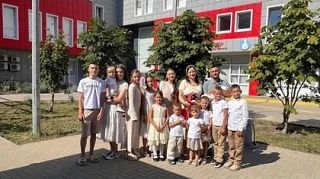Многодетная мать из Ростовской области назвала дочерей Вирсавия, Рэйчел, Лия и Виола Многодетная мать из Ростовской области назвала дочерей Вирсавия, Рэйчел, Лия и Виола