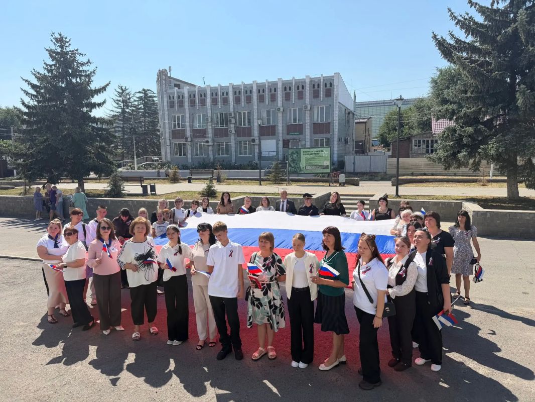 Школьникам Тацинского района вручили первые паспорта Школьникам Тацинского района вручили первые паспорта