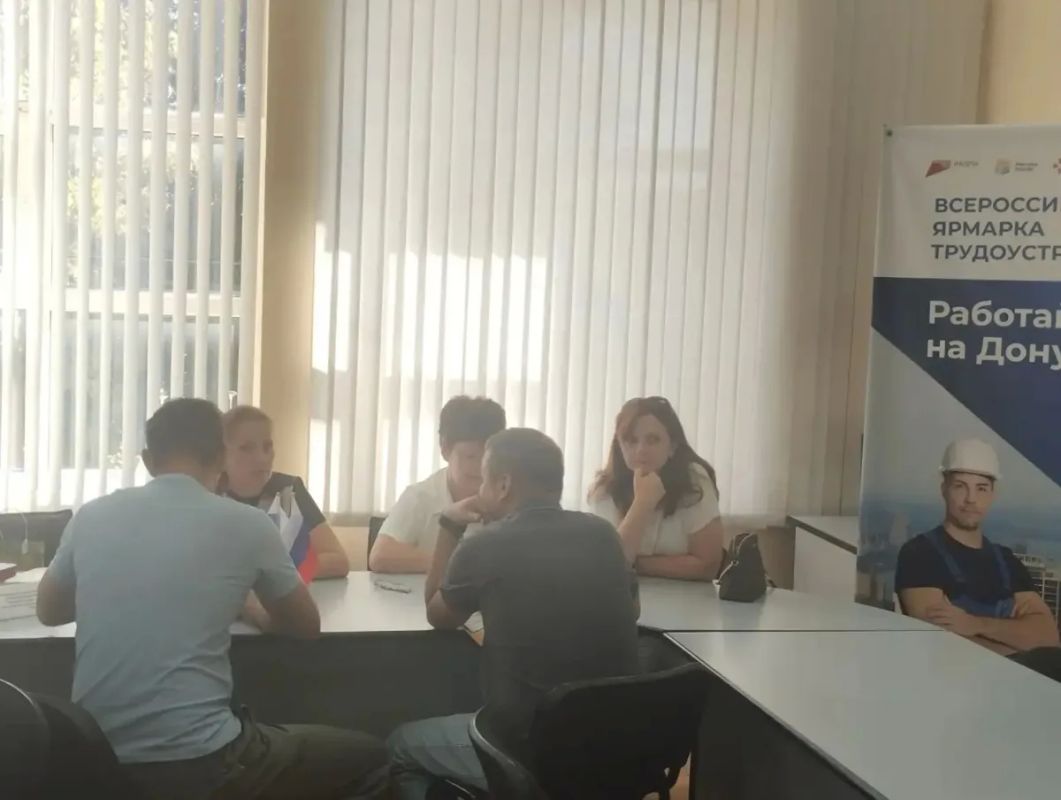 В Батайске прошла ярмарка вакансий для соискателей В Батайске прошла ярмарка вакансий для соискателей