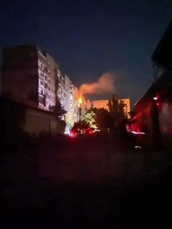 ВСУ массированно ударили по жилым многоэтажкам и штабу «Единой России» в Мелитополе ВСУ массированно ударили по жилым многоэтажкам и штабу «Единой России» в Мелитополе