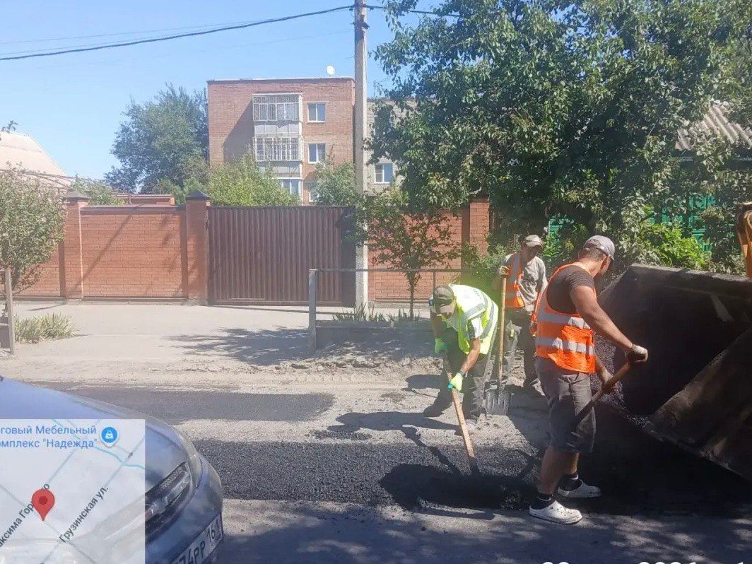В Батайске продолжается ямочный ремонт дорог В Батайске продолжается ямочный ремонт дорог