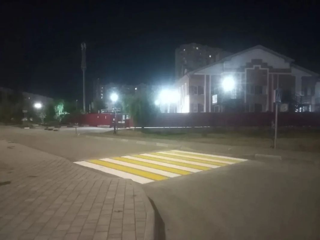 В Батайске продолжается обновление дорожной разметки В Батайске продолжается обновление дорожной разметки