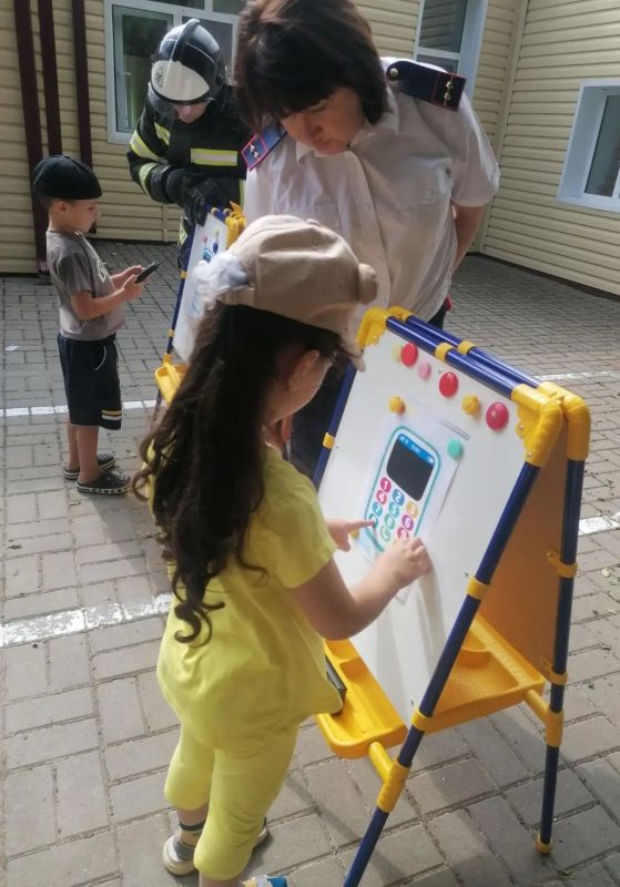 В Зимовниковском районе провели урок безопасности для самых маленьких В Зимовниковском районе провели урок безопасности для самых маленьких