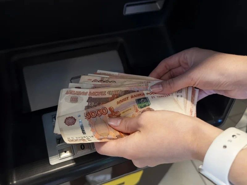 В Ростове среднюю зарплату рассчитывают увеличить до 176,8 тыс