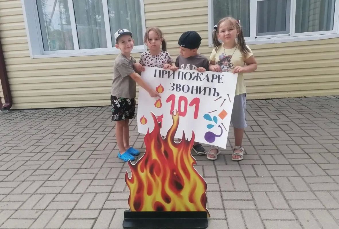 В Зимовниковском районе провели урок безопасности для самых маленьких В Зимовниковском районе провели урок безопасности для самых маленьких