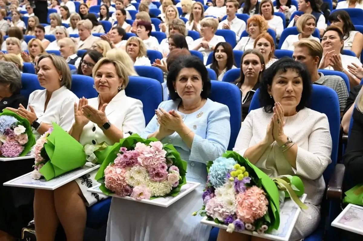 Летняя жара отступает, но жаркая подготовка к новому учебному году в самом разгаре Летняя жара отступает, но жаркая подготовка к новому учебному году в самом разгаре