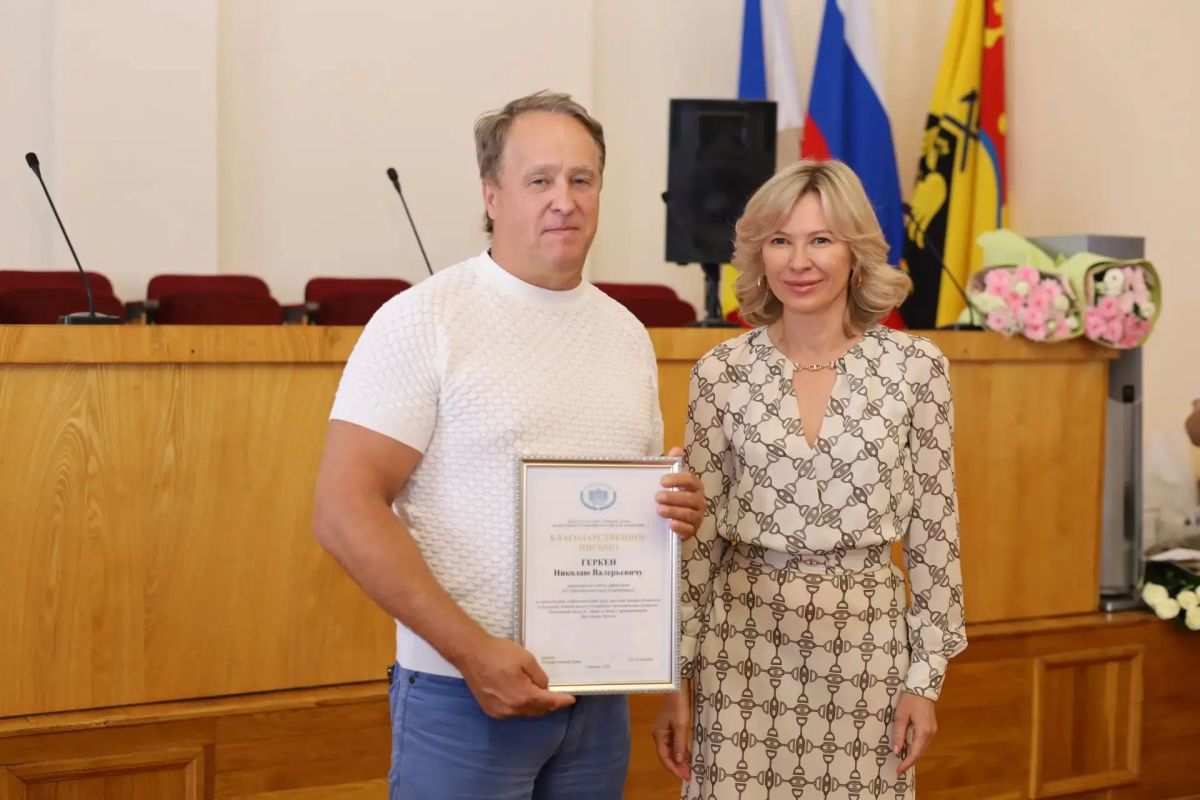 В Шахтах прошла торжественная церемония награждения жителей в честь Дня города и Дня Шахтера В Шахтах прошла торжественная церемония награждения жителей в честь Дня города и Дня Шахтера