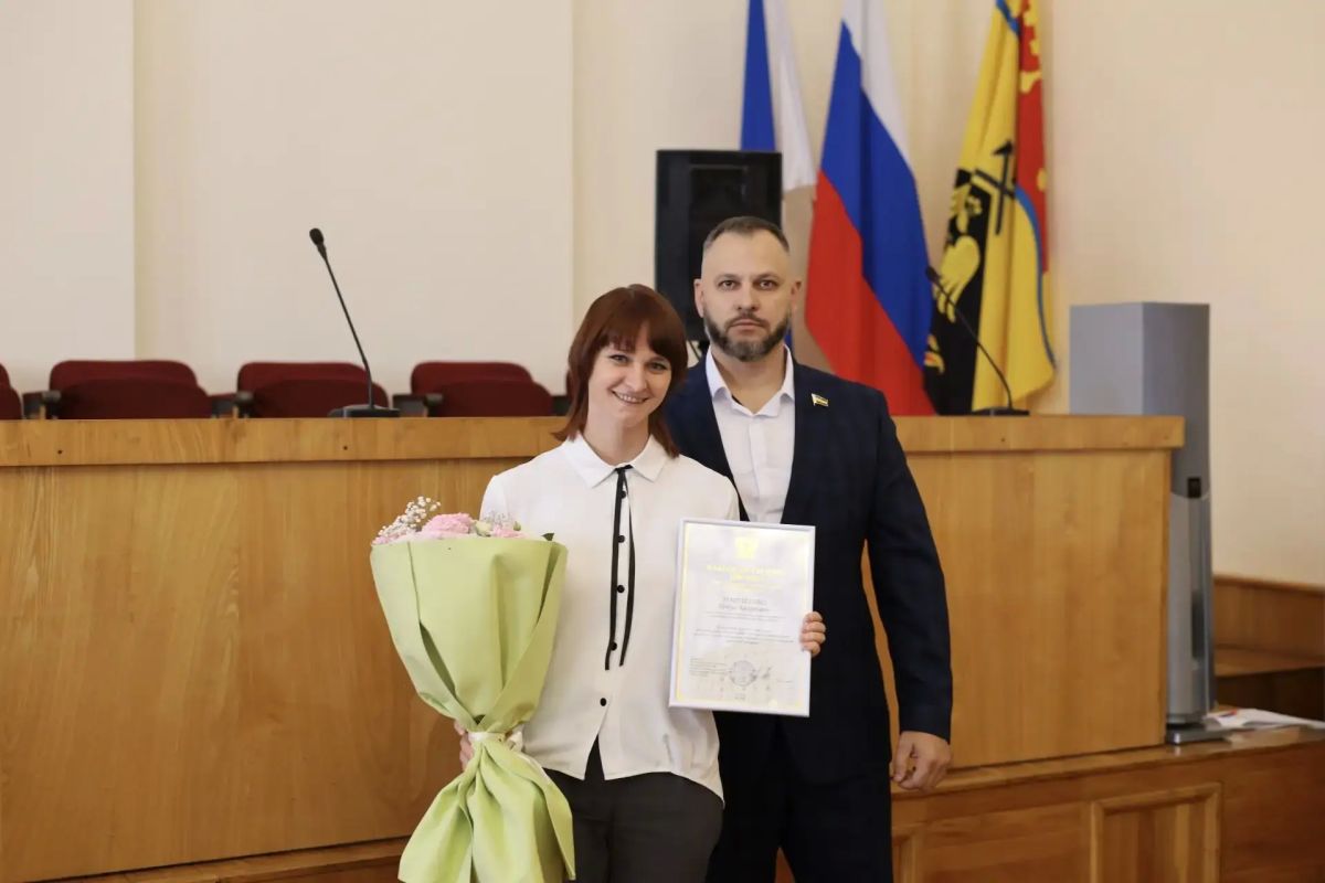 В Шахтах прошла торжественная церемония награждения жителей в честь Дня города и Дня Шахтера В Шахтах прошла торжественная церемония награждения жителей в честь Дня города и Дня Шахтера