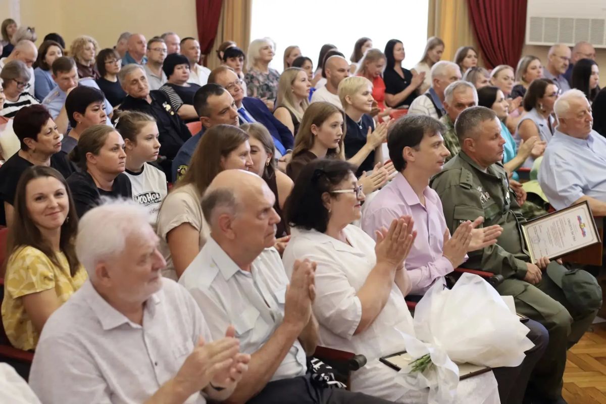 В Шахтах прошла торжественная церемония награждения жителей в честь Дня города и Дня Шахтера