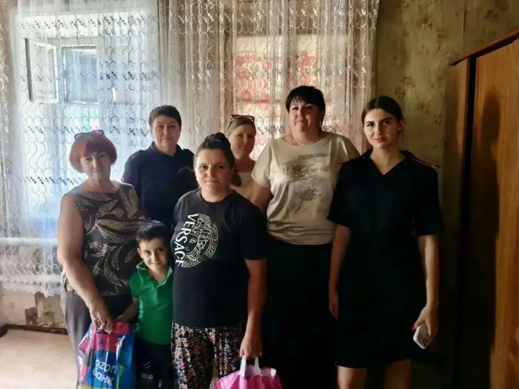 «Помоги пойти учиться»: полицейские из Егорлыкского района присоединились к акции «Помоги пойти учиться»: полицейские из Егорлыкского района присоединились к акции