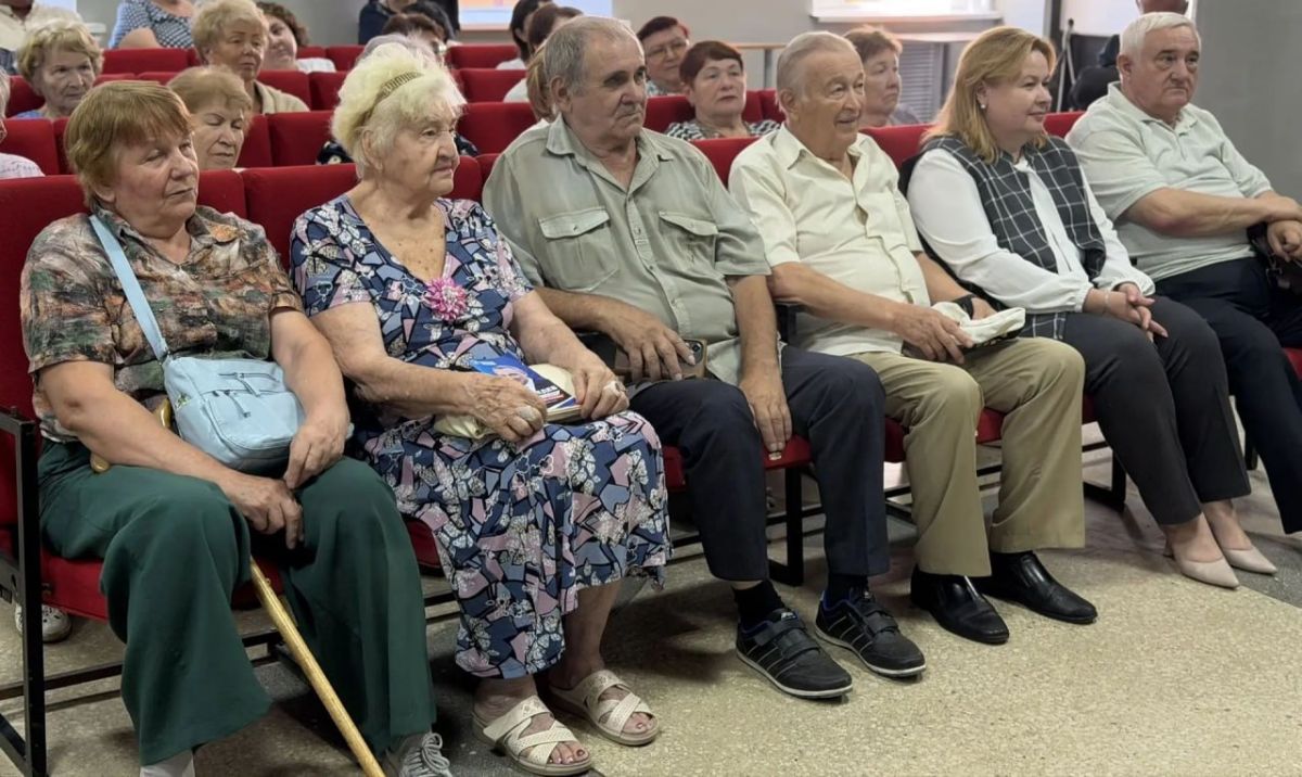 На днях принял участие во встрече с городским Советом Новочеркасской общественной организации ветеранов На днях принял участие во встрече с городским Советом Новочеркасской общественной организации ветеранов