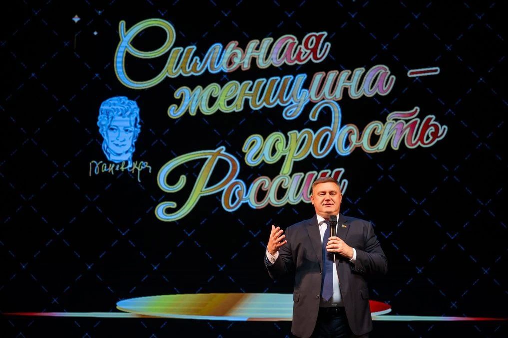 Председатель комитета Законодательного Собрания Ростовской области по экономической политике Игорь Бураков принял участие в награждении участниц проекта «Сильная женщина – гордость России» Председатель комитета Законодательного Собрания Ростовской области по экономической политике Игорь Бураков принял участие в награждении участниц проекта «Сильная женщина – гордость России»