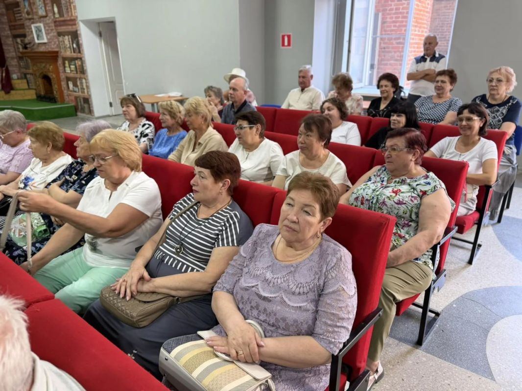 На днях принял участие во встрече с городским Советом Новочеркасской общественной организации ветеранов На днях принял участие во встрече с городским Советом Новочеркасской общественной организации ветеранов