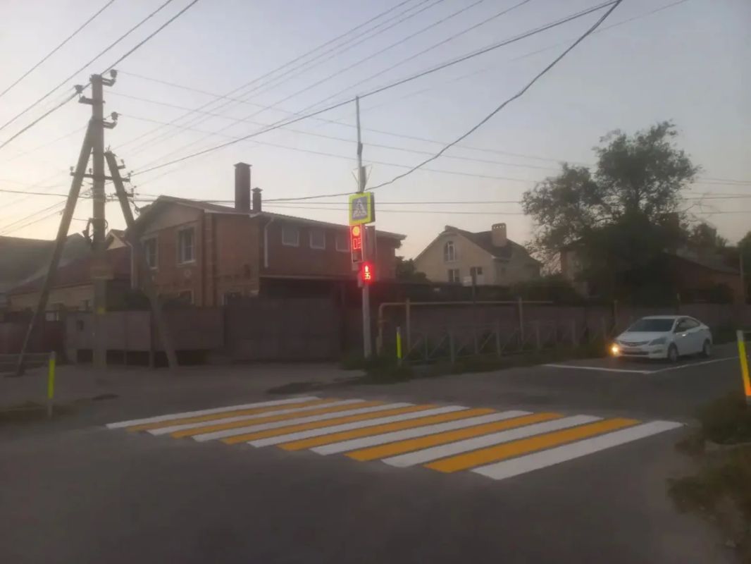 В Батайске продолжается обновление дорожной разметки В Батайске продолжается обновление дорожной разметки