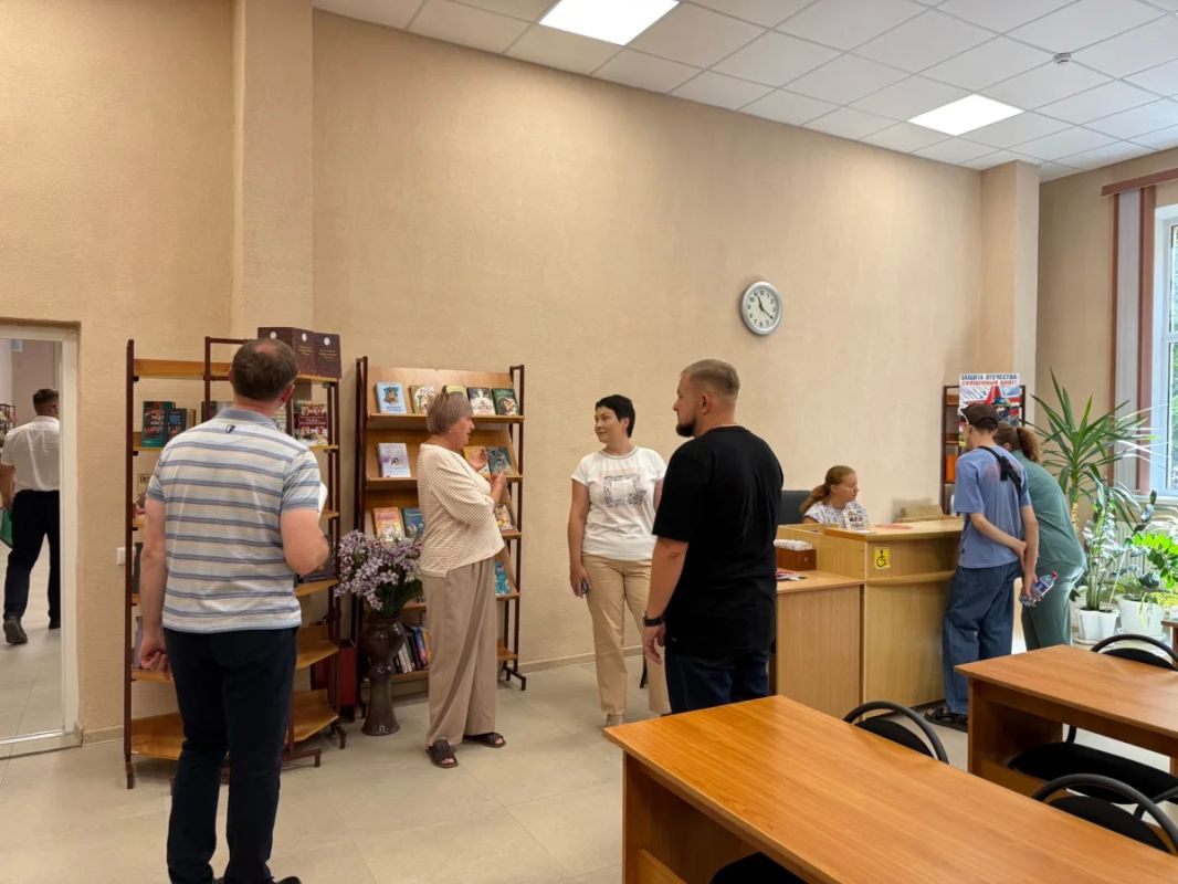 Сегодня вместе с министром жилищно-коммунального хозяйства Ростовской области Антониной Пшеничной и первым заместителем министра Дмитрием Беликовым объехали несколько важных для Батайска объектов Сегодня вместе с министром жилищно-коммунального хозяйства Ростовской области Антониной Пшеничной и первым заместителем министра Дмитрием Беликовым объехали несколько важных для Батайска объектов