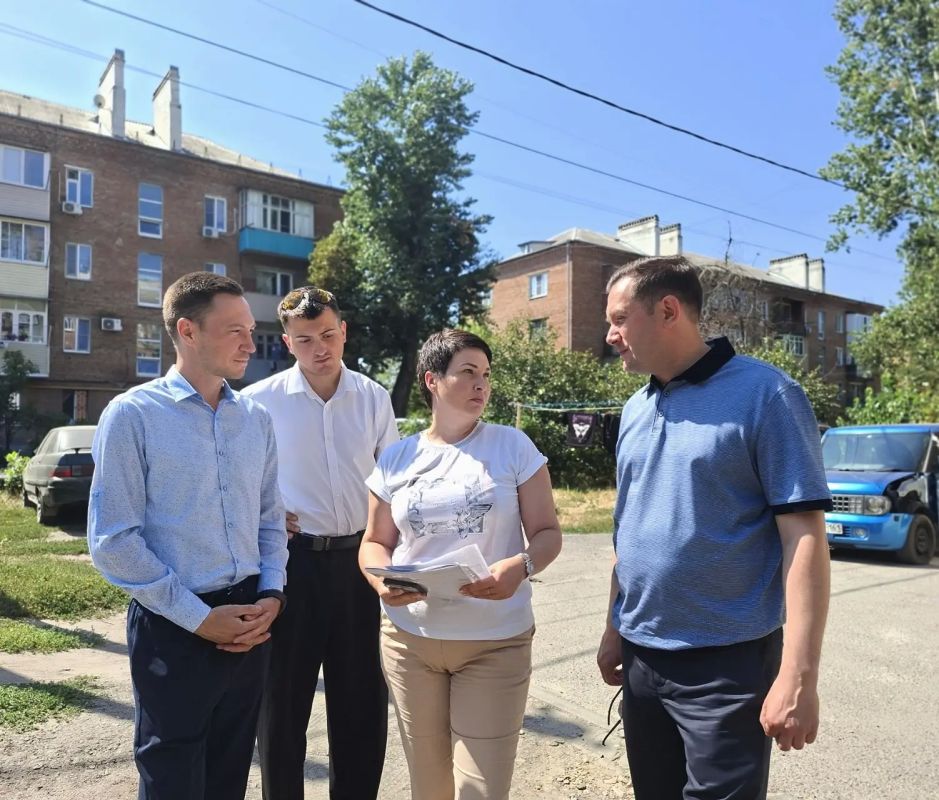 Сегодня в нашем городе прошёл рабочий визит министра жилищнокоммунального хозяйства Ростовской области Антонины Юрьевны Пшеничной Сегодня в нашем городе прошёл рабочий визит министра жилищнокоммунального хозяйства Ростовской области Антонины Юрьевны Пшеничной