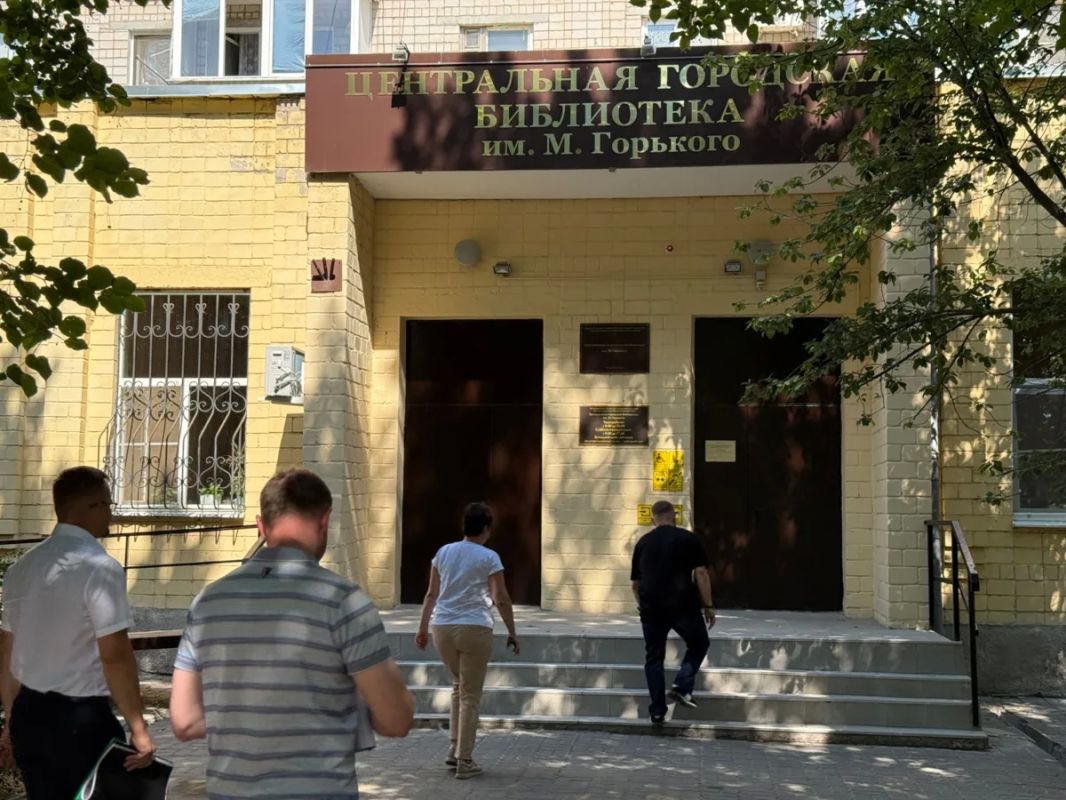 Сегодня вместе с министром жилищно-коммунального хозяйства Ростовской области Антониной Пшеничной и первым заместителем министра Дмитрием Беликовым объехали несколько важных для Батайска объектов Сегодня вместе с министром жилищно-коммунального хозяйства Ростовской области Антониной Пшеничной и первым заместителем министра Дмитрием Беликовым объехали несколько важных для Батайска объектов