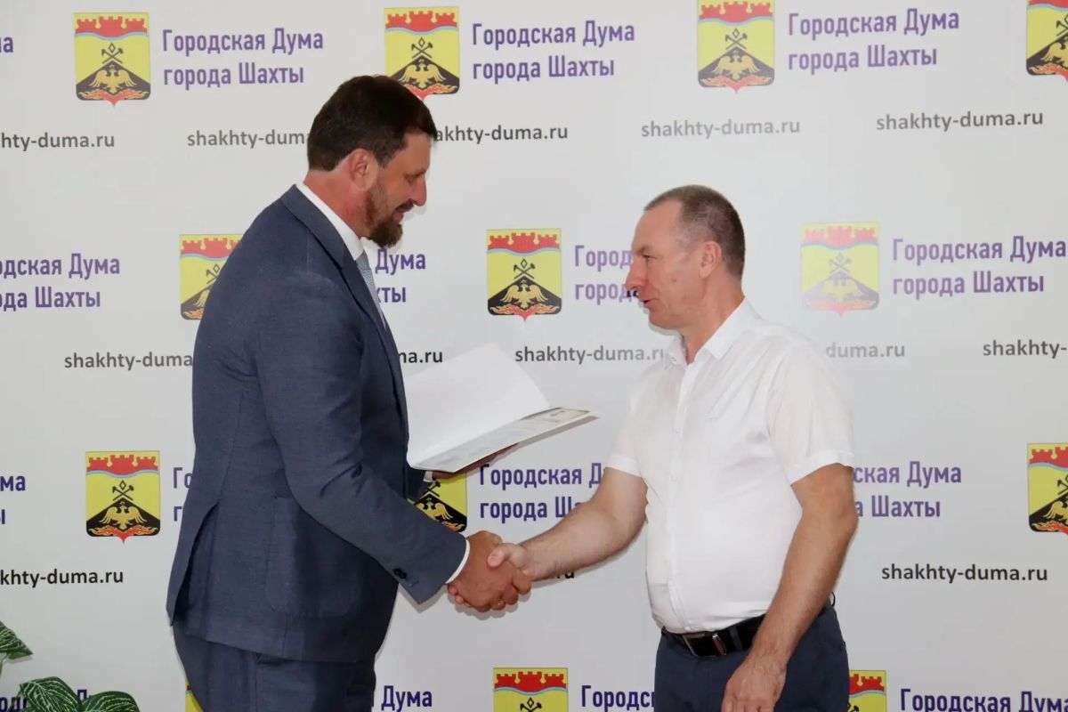 В Шахтах сотрудников Управления по делам ГО и ЧС наградили Благодарственными письмами В Шахтах сотрудников Управления по делам ГО и ЧС наградили Благодарственными письмами