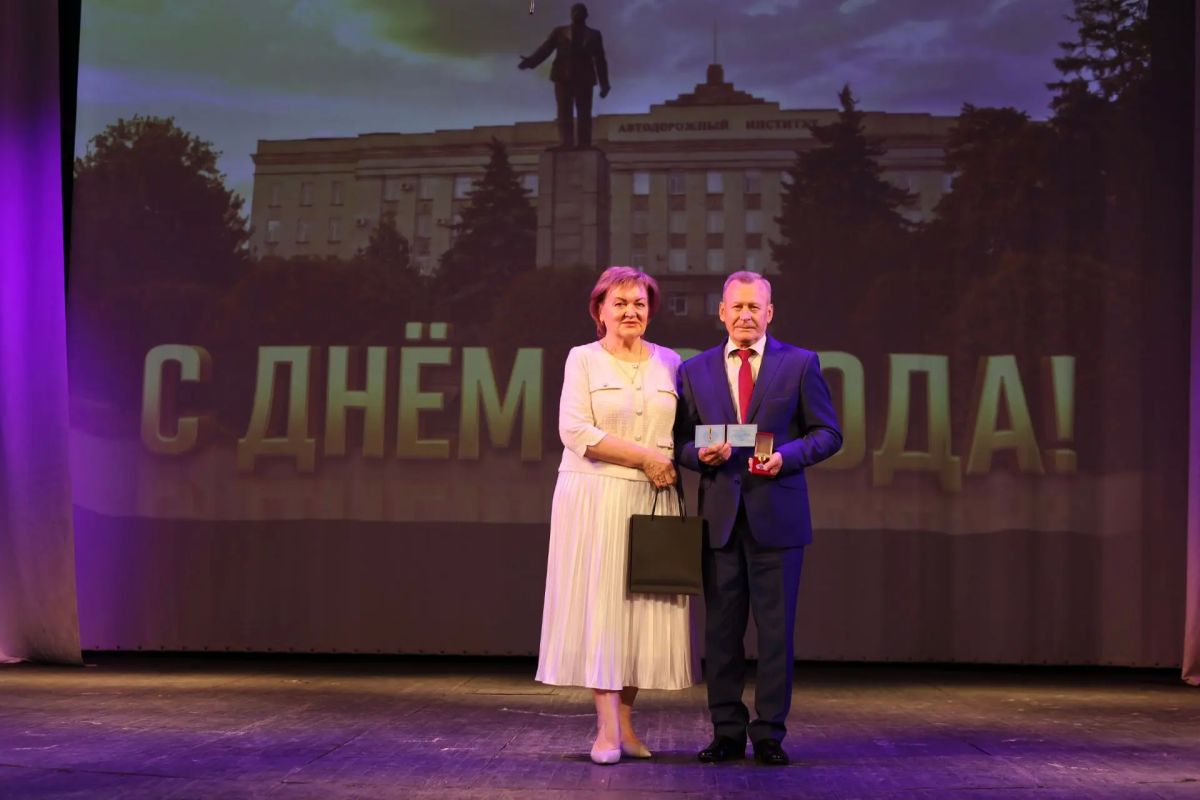 Сегодня, в последнее воскресение августа город Шахты с размахом отмечает сразу два значимых праздника — День города и День шахтёра Сегодня, в последнее воскресение августа город Шахты с размахом отмечает сразу два значимых праздника — День города и День шахтёра
