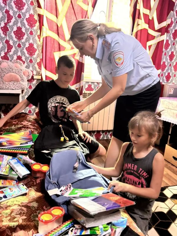 Общественники и полиция Дона помогли собрать в школу ребят из многодетной семьи Общественники и полиция Дона помогли собрать в школу ребят из многодетной семьи