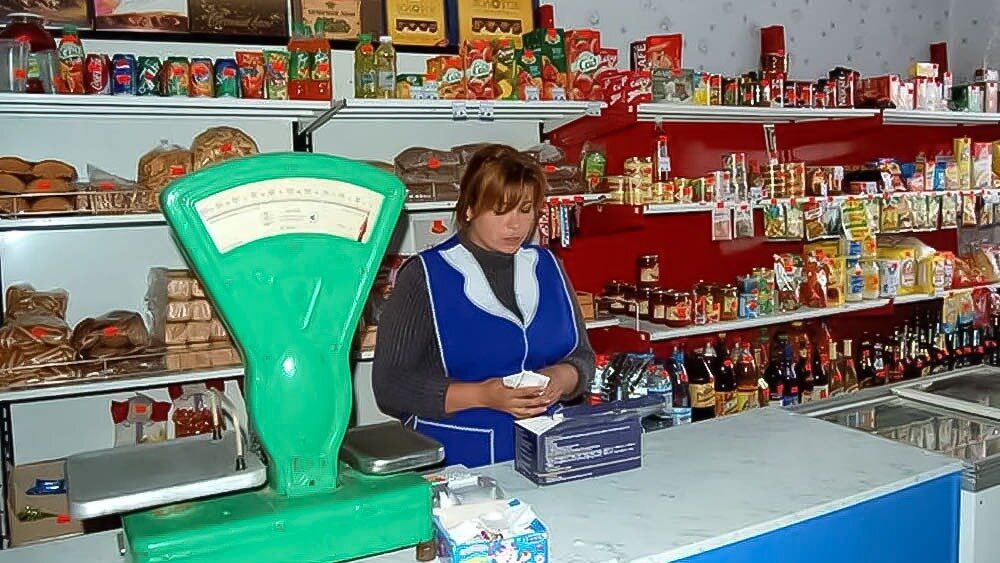 Странный выбор: почему упаковка фруктов в магазине вызывает вопросы о разумном потреблении