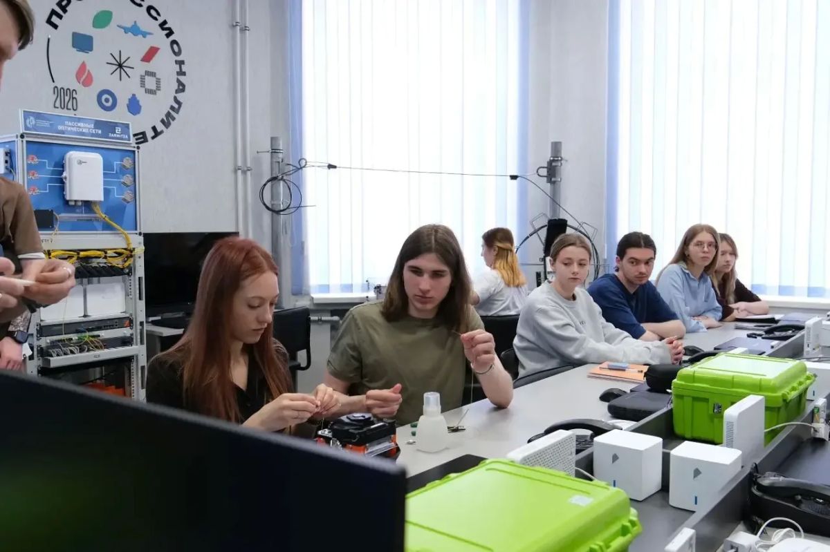 Виктория Абрамченко: Ростов-на-Дону. Сегодня один из самых важных праздников для нашей страны, для её будущего — День знаний, 1 сентября! Поздравила коллектив и студентов РостовскогонаДону колледжа связи и информатики с... Виктория Абрамченко: Ростов-на-Дону. Сегодня один из самых важных праздников для нашей страны, для её будущего — День знаний, 1 сентября! Поздравила коллектив и студентов РостовскогонаДону колледжа связи и информатики с...