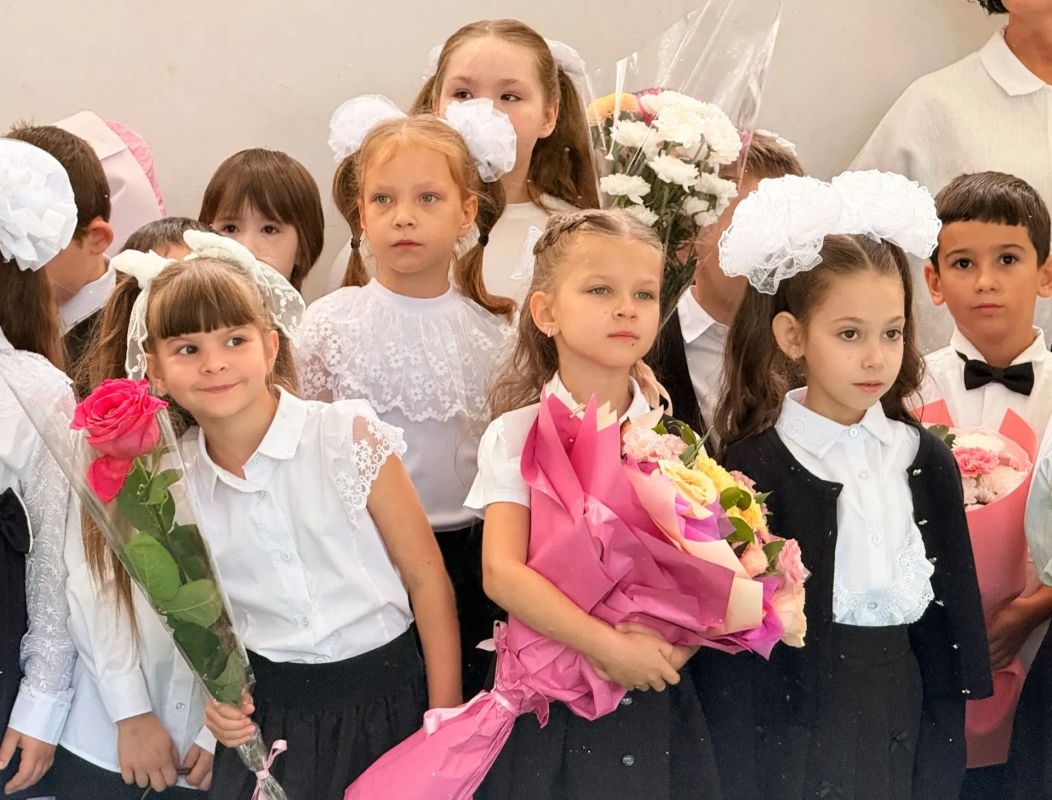 Сегодня в Новочеркасске прошли торжественные линейки, посвященные началу учебного года Сегодня в Новочеркасске прошли торжественные линейки, посвященные началу учебного года