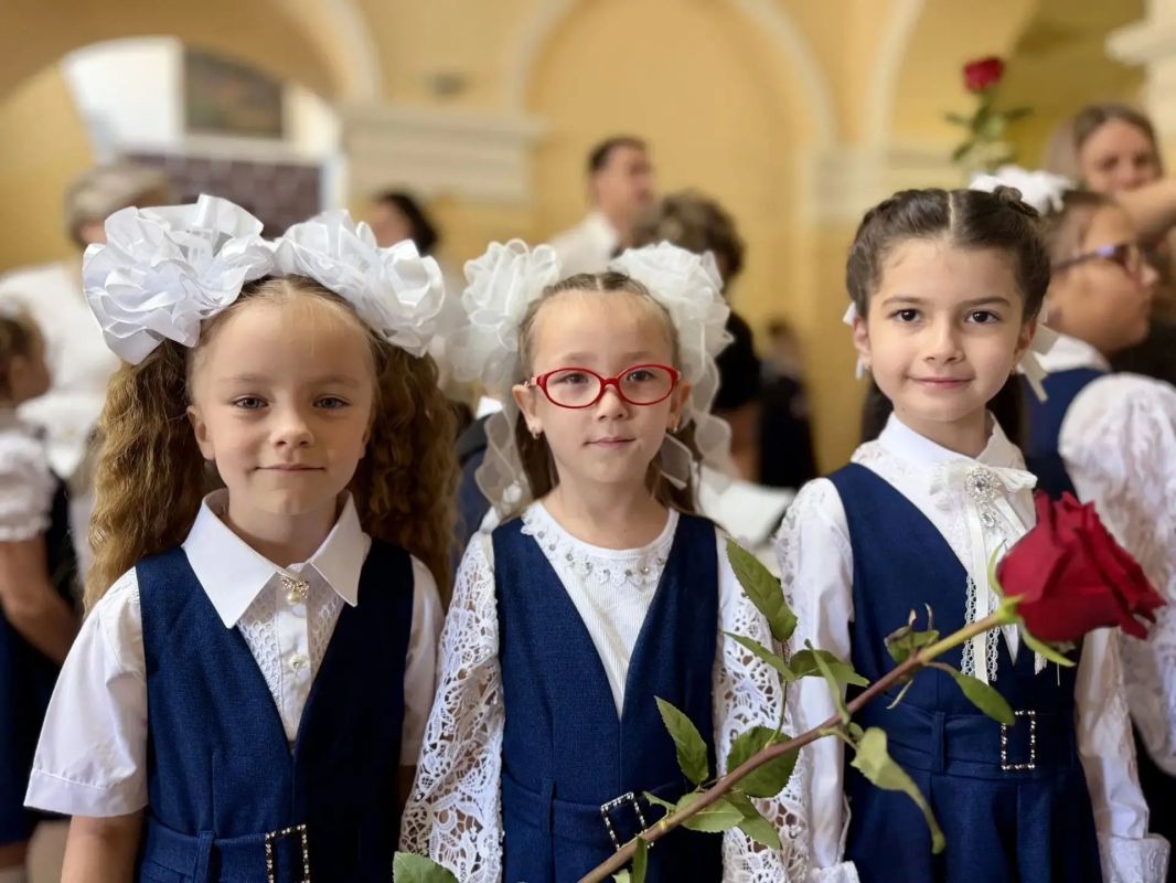 Сегодня в Новочеркасске прошли торжественные линейки, посвященные началу учебного года Сегодня в Новочеркасске прошли торжественные линейки, посвященные началу учебного года