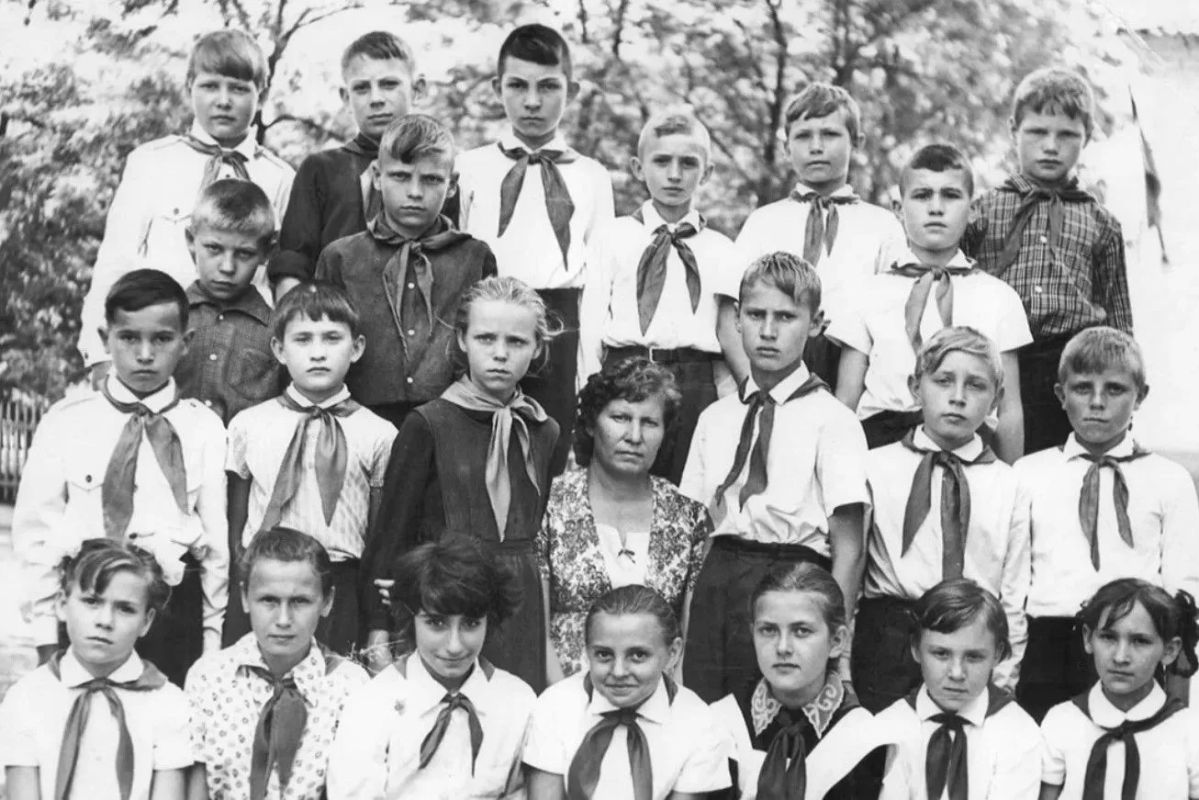 Школьные годы чудесные. Даже спустя годы, после окончания школы, колледжа или института, мы с трепетом вспоминаем те самые сентябрьские утра Школьные годы чудесные. Даже спустя годы, после окончания школы, колледжа или института, мы с трепетом вспоминаем те самые сентябрьские утра