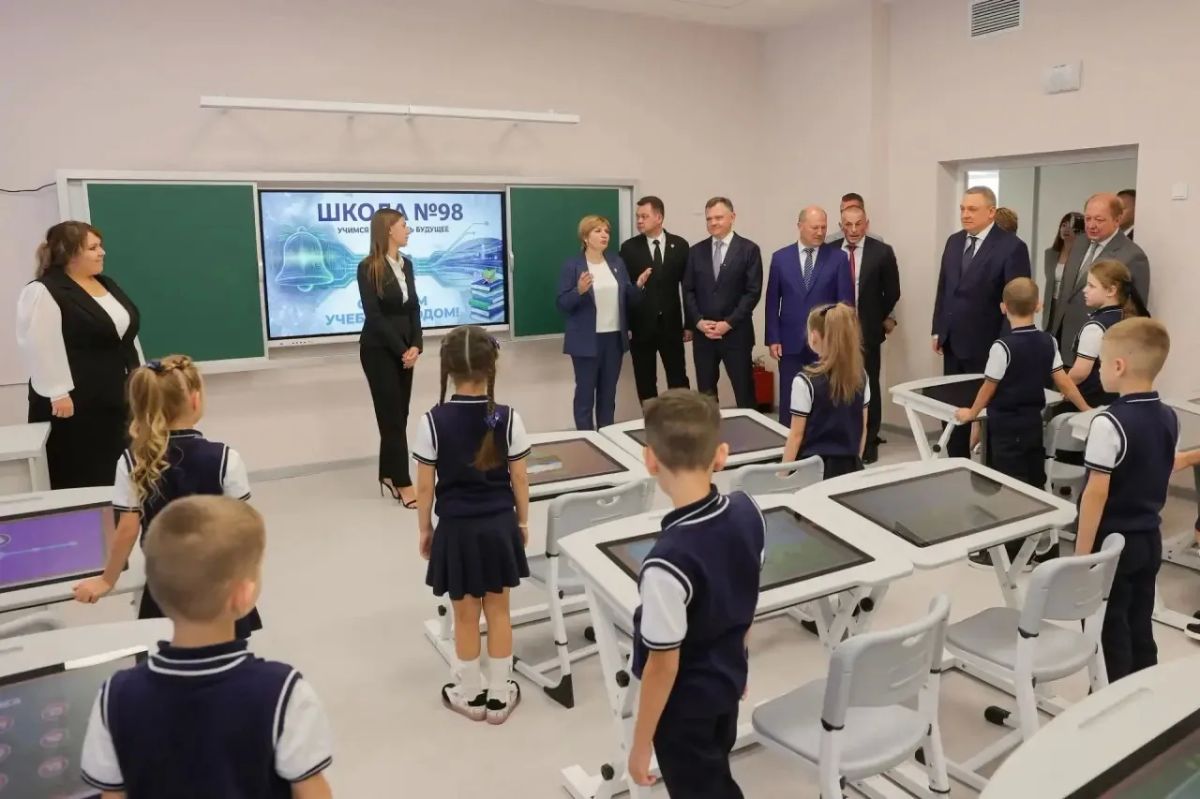 Юрий Слюсарь: Сегодня на Дону четыре новые школы открыли свои двери для учеников Юрий Слюсарь: Сегодня на Дону четыре новые школы открыли свои двери для учеников