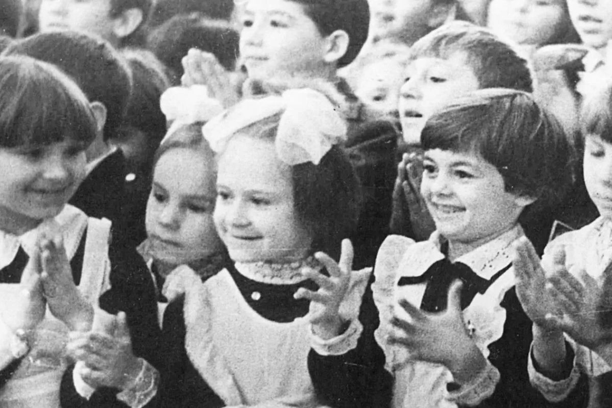 Школьные годы чудесные. Даже спустя годы, после окончания школы, колледжа или института, мы с трепетом вспоминаем те самые сентябрьские утра