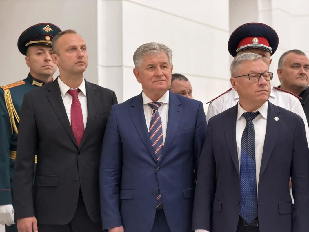 В Крытом дворе Южно-Российского государственного политехнического университета (НПИ) имени Матвея Платова состоялась торжественная церемония вручения Боевого знамени вновь сформированному Новочеркасскому высшему военному... В Крытом дворе Южно-Российского государственного политехнического университета (НПИ) имени Матвея Платова состоялась торжественная церемония вручения Боевого знамени вновь сформированному Новочеркасскому высшему военному...