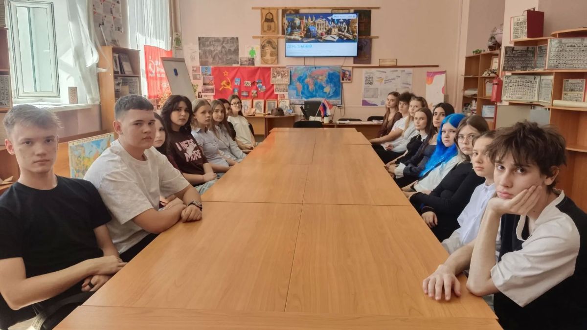 Сегодня колледжи Новочеркасска распахнули двери для студентов и первокурсников — в Новочеркасском колледже промышленных технологий и управления, Машиностроительном, Геологоразведочном, Медицинском, Строительном... Сегодня колледжи Новочеркасска распахнули двери для студентов и первокурсников — в Новочеркасском колледже промышленных технологий и управления, Машиностроительном, Геологоразведочном, Медицинском, Строительном...