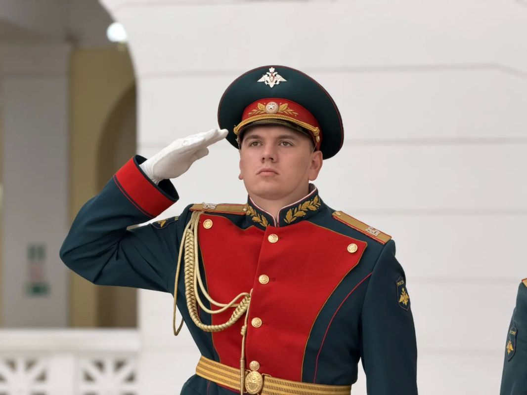 В Крытом дворе Южно-Российского государственного политехнического университета (НПИ) имени Матвея Платова состоялась торжественная церемония вручения Боевого знамени вновь сформированному Новочеркасскому высшему военному... В Крытом дворе Южно-Российского государственного политехнического университета (НПИ) имени Матвея Платова состоялась торжественная церемония вручения Боевого знамени вновь сформированному Новочеркасскому высшему военному...