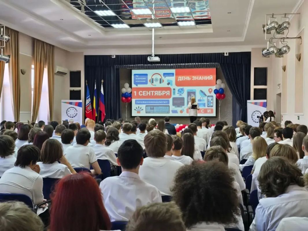 Виктория Абрамченко: Ростов-на-Дону. Сегодня один из самых важных праздников для нашей страны, для её будущего — День знаний, 1 сентября! Поздравила коллектив и студентов РостовскогонаДону колледжа связи и информатики с... Виктория Абрамченко: Ростов-на-Дону. Сегодня один из самых важных праздников для нашей страны, для её будущего — День знаний, 1 сентября! Поздравила коллектив и студентов РостовскогонаДону колледжа связи и информатики с...