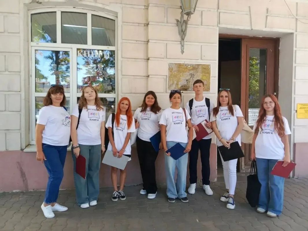 Новочеркасск в 15-й раз присоединился к Всероссийской социокультурной акции «Бегущая книга» Новочеркасск в 15-й раз присоединился к Всероссийской социокультурной акции «Бегущая книга»