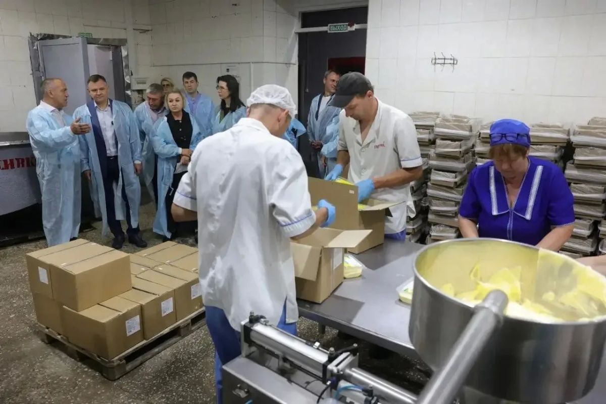 Новую сельхозтехнику российского производства для внесения удобрений внедрили в работу одного из аграрных предприятий Обливского района Новую сельхозтехнику российского производства для внесения удобрений внедрили в работу одного из аграрных предприятий Обливского района