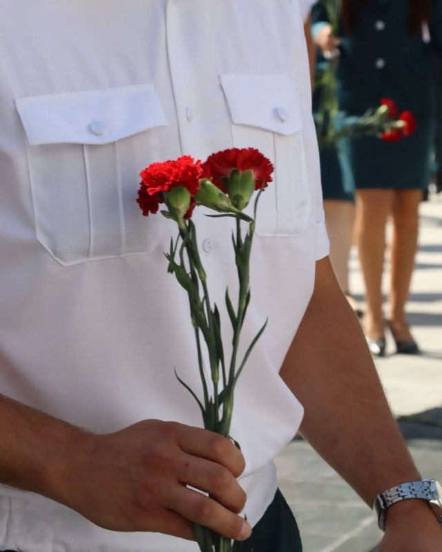 Сегодня, в День победы над милитаристской Японией и окончания Второй мировой войны, в РостовенаДону молодые специалисты федеральных органов исполнительной власти и сотрудники Ростовпатриотцентра возложили цветы к Вечному... Сегодня, в День победы над милитаристской Японией и окончания Второй мировой войны, в РостовенаДону молодые специалисты федеральных органов исполнительной власти и сотрудники Ростовпатриотцентра возложили цветы к Вечному...