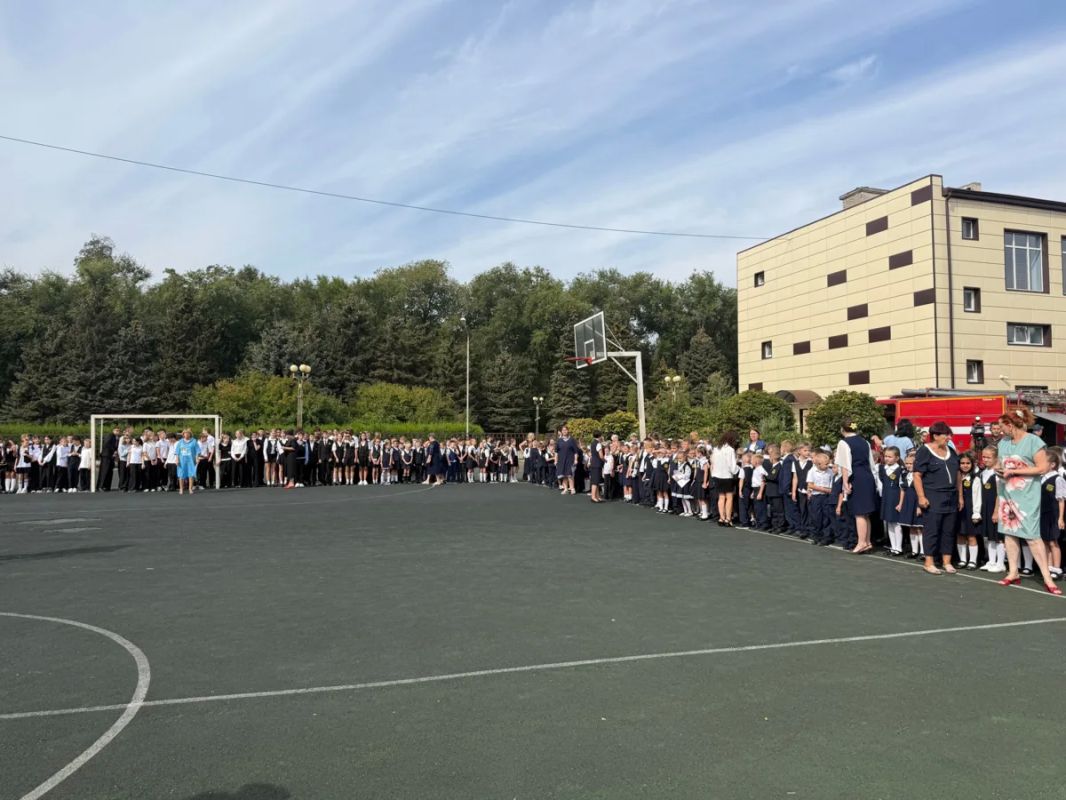 В школах Батайска продолжаются тренировки по пожарной безопасности В школах Батайска продолжаются тренировки по пожарной безопасности