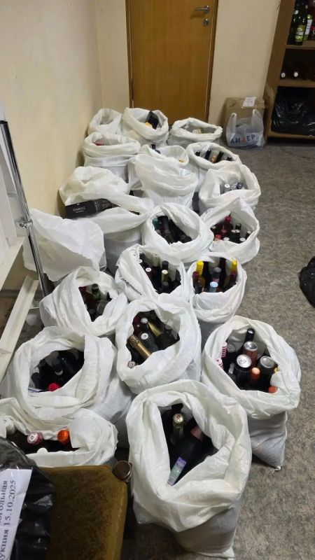 Сотрудников ростовского магазина поймали на нелегальной продаже алкоголя Сотрудников ростовского магазина поймали на нелегальной продаже алкоголя
